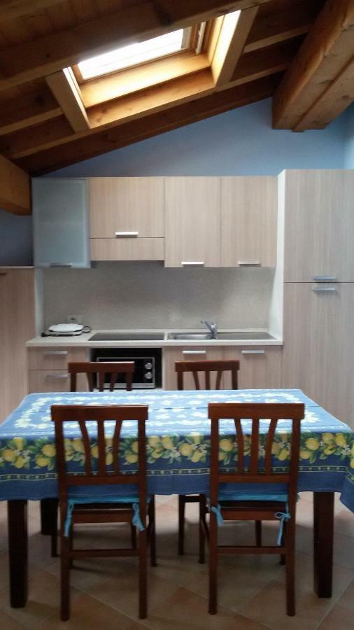 Apartamento Mansarda Ariel Limone sul Garda Exterior foto